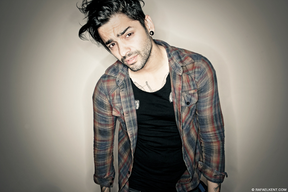 SIRsir vs. Beeshop - Suicide Girl