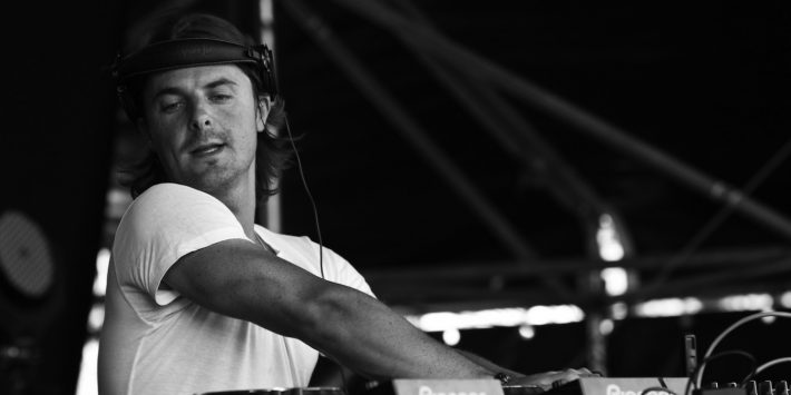 axwell_001-2000x1332